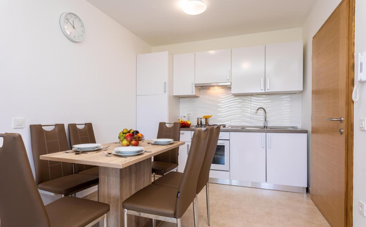Neda Apartment *